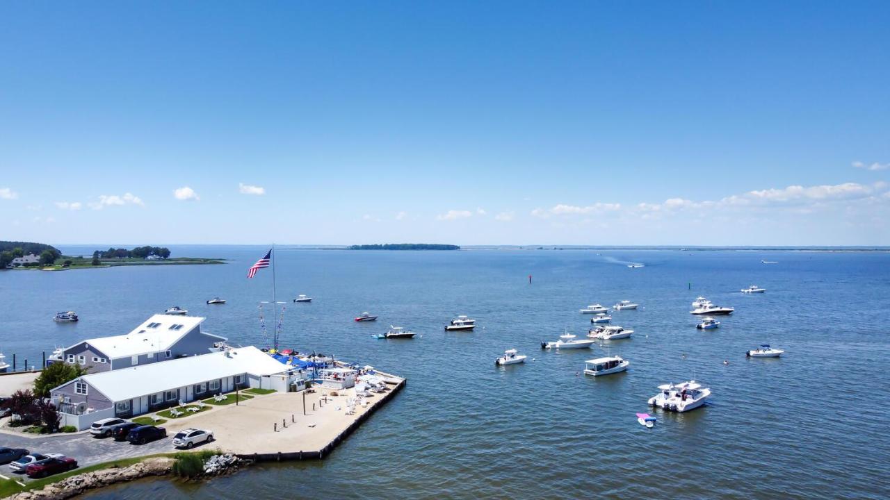 | Lowes Wharf Marina Inn