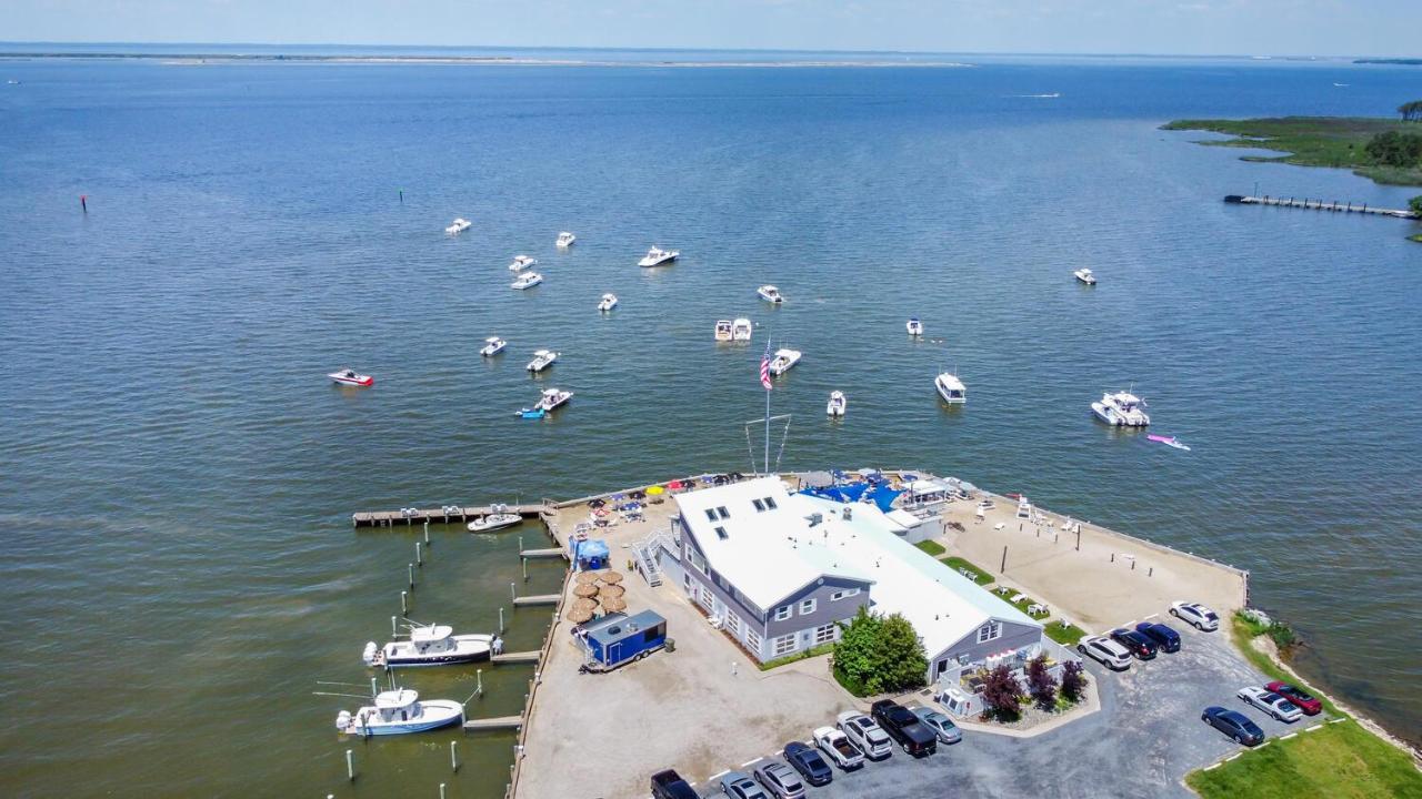 | Lowes Wharf Marina Inn