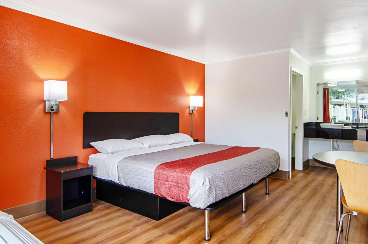 | Motel 6-Bay Minette, AL