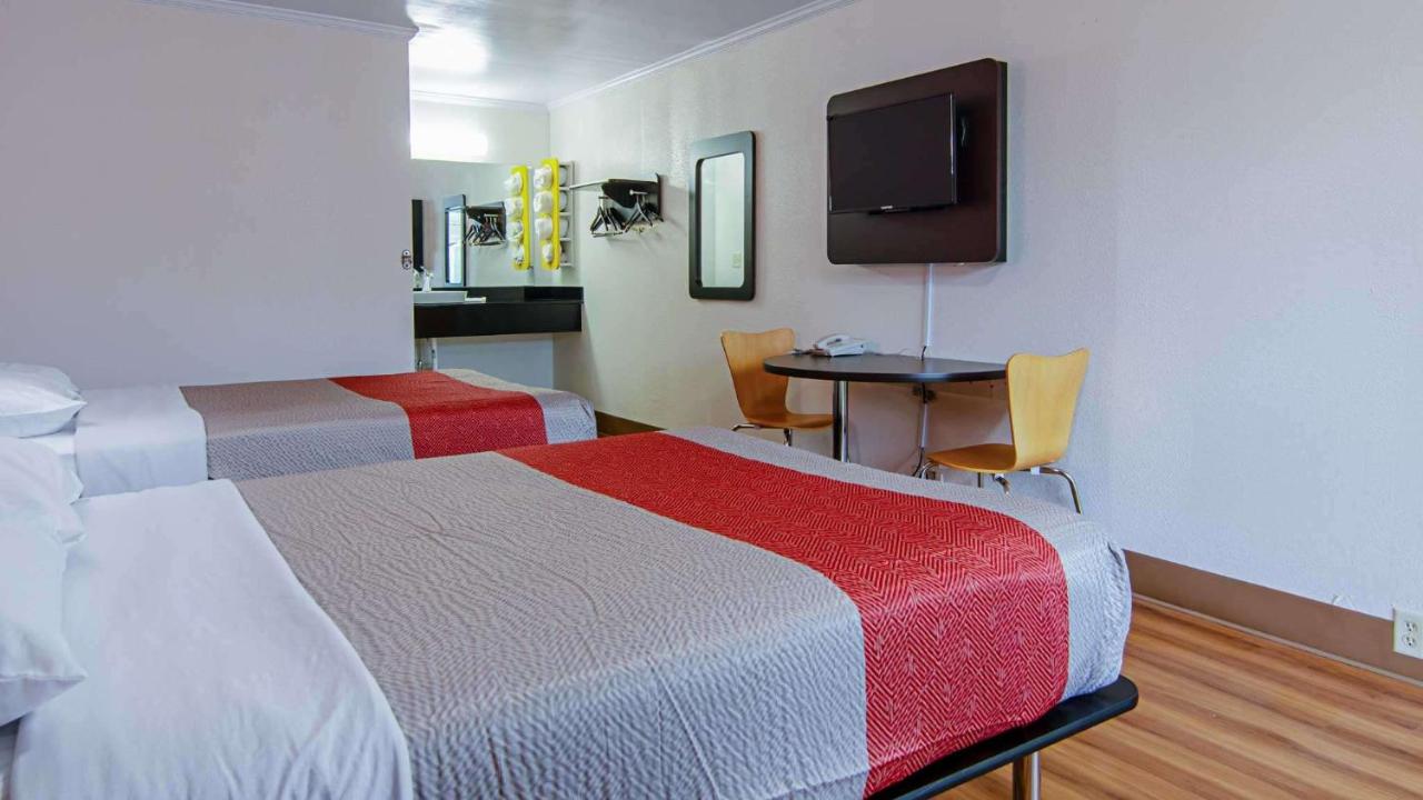 | Motel 6-Bay Minette, AL