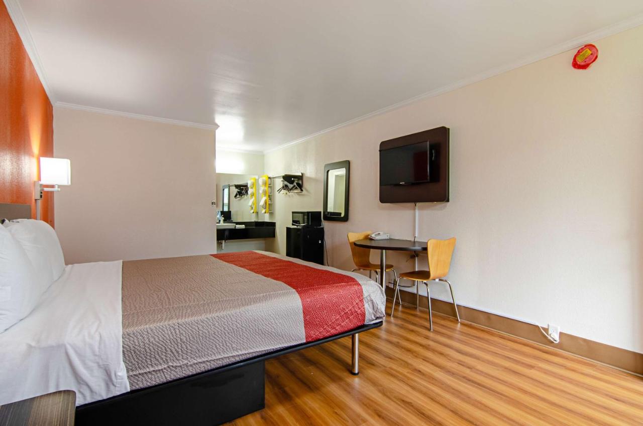 | Motel 6-Bay Minette, AL