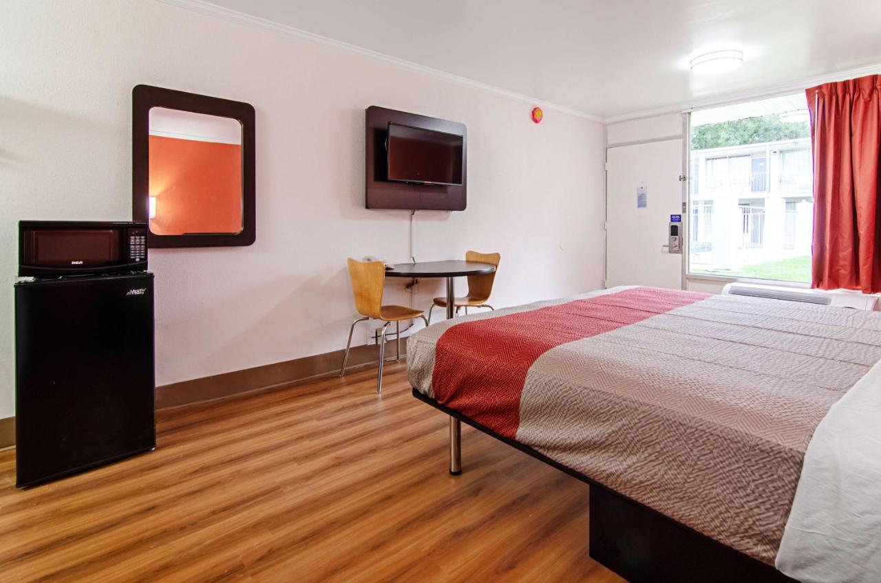 | Motel 6-Bay Minette, AL