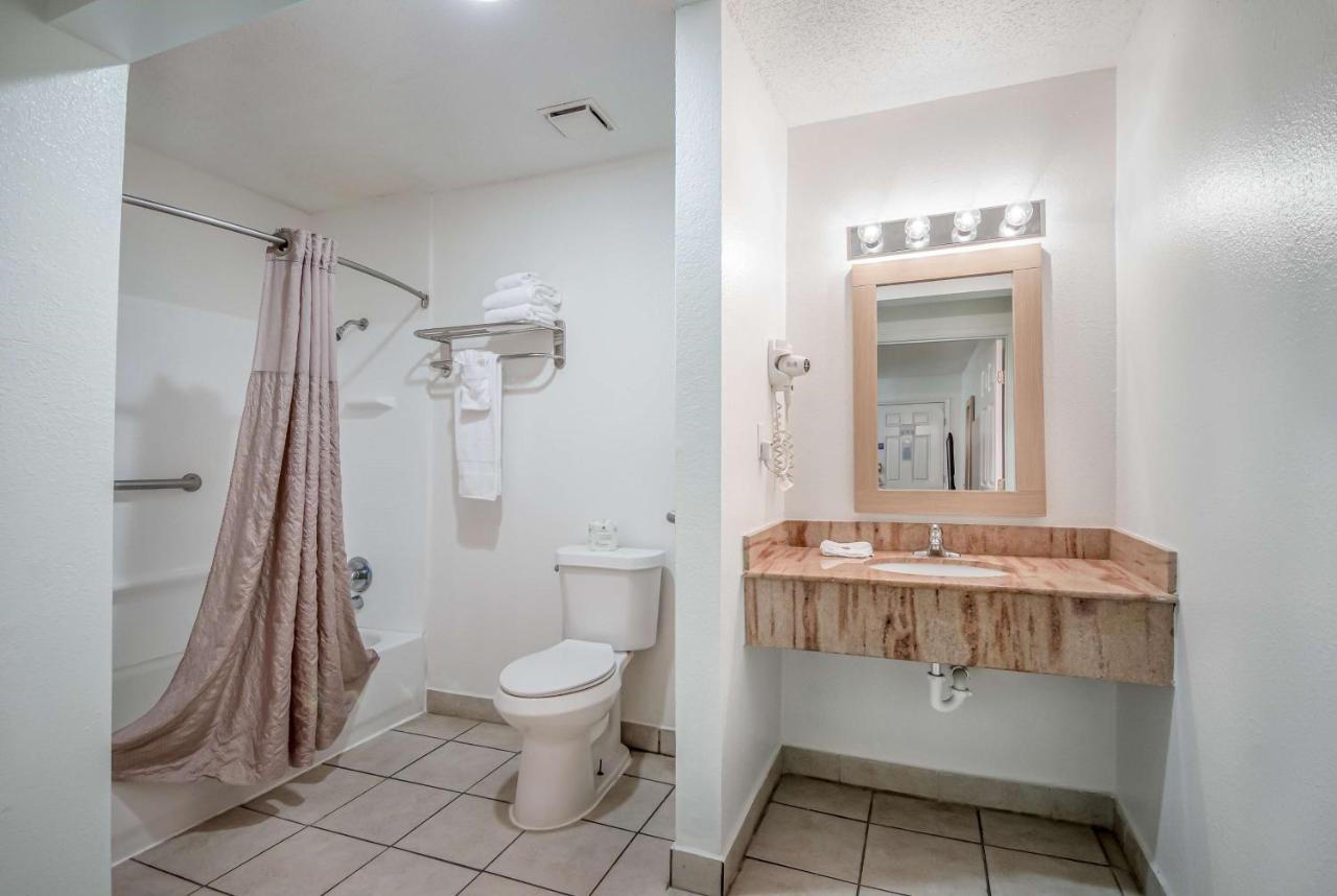 Deluxe Quadruple Room - Non-Smoking at Studio 6 Corpus Christi, TX - North