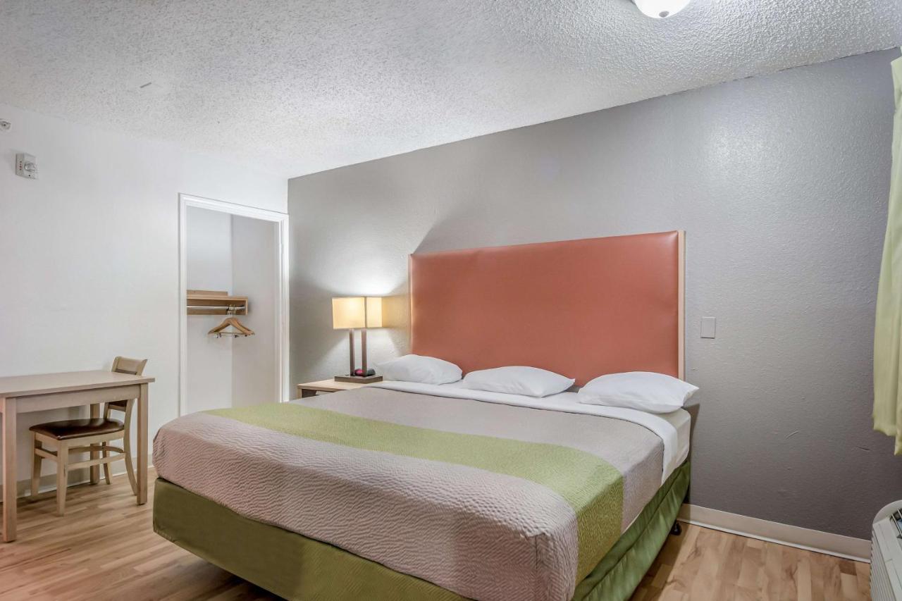 Deluxe Quadruple Room - Non-Smoking at Studio 6 Corpus Christi, TX - North