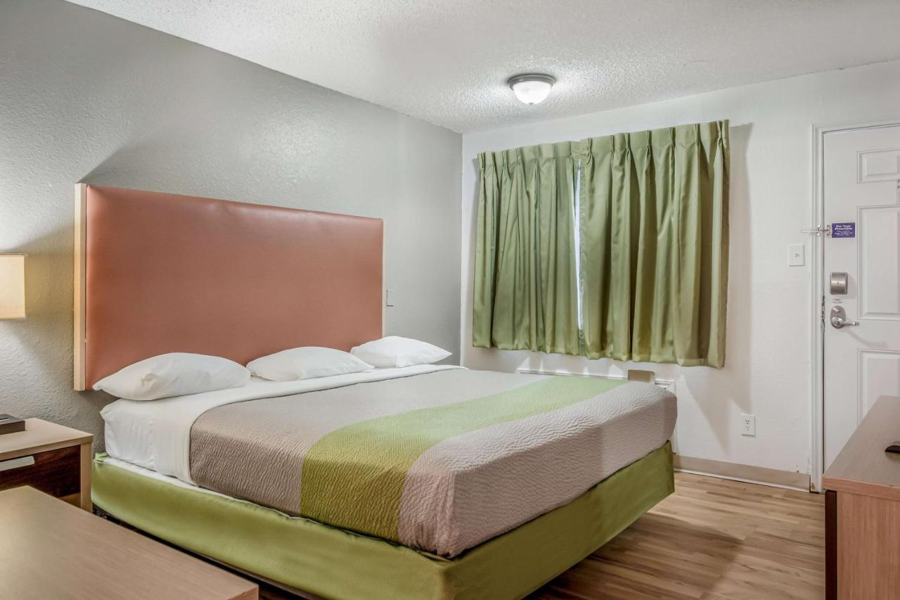 Deluxe Quadruple Room - Non-Smoking at Studio 6 Corpus Christi, TX - North