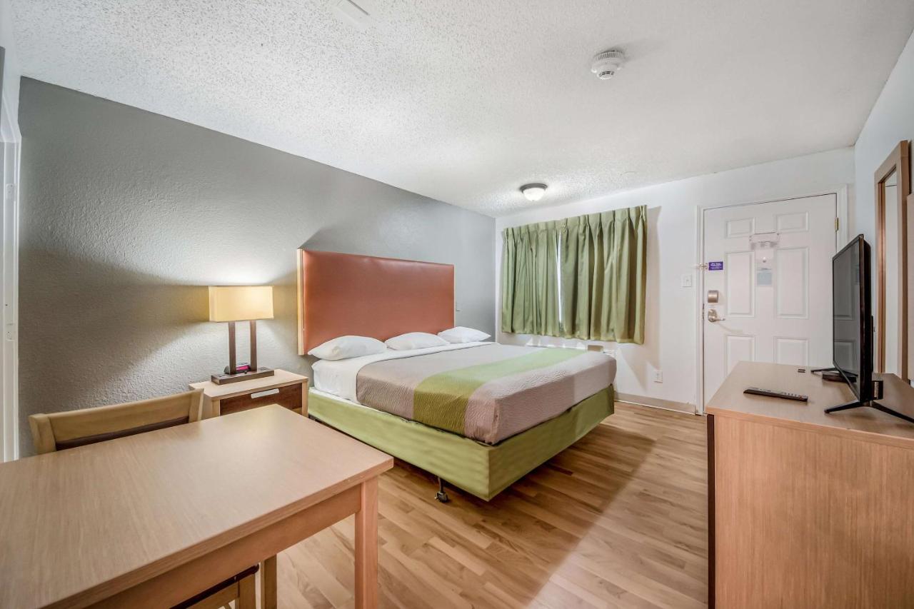Deluxe Quadruple Room - Non-Smoking at Studio 6 Corpus Christi, TX - North
