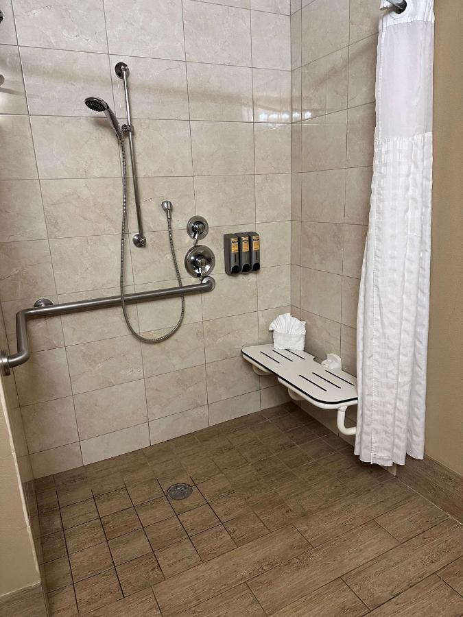 Room #86051221 at Best Western Plus Oceanside Palms