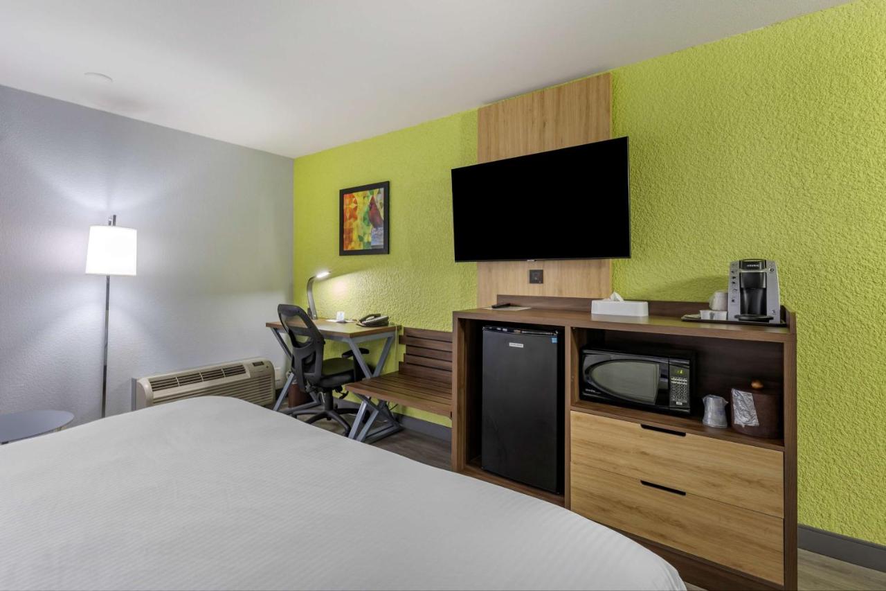 King Room with Mobility Accessible Tub and Sofa Bed at Best Western Plus St. Louis West-Westport