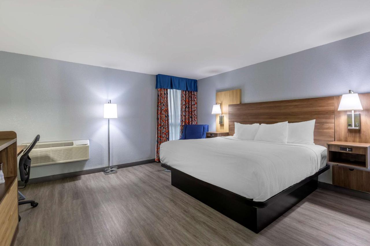 King Room at Best Western Plus St. Louis West-Westport