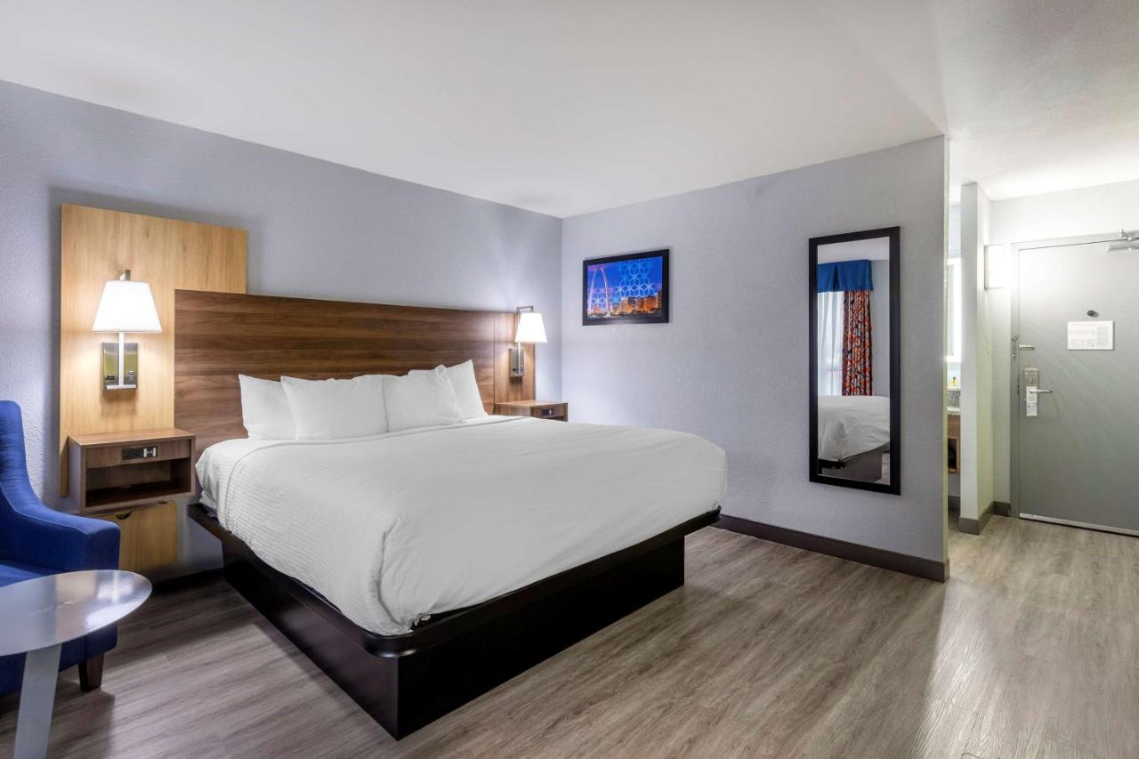 King Room at Best Western Plus St. Louis West-Westport