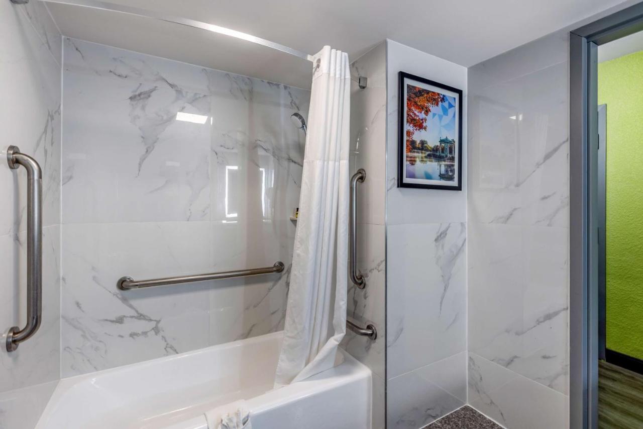 King Room with Mobility Accessible Tub and Sofa Bed at Best Western Plus St. Louis West-Westport