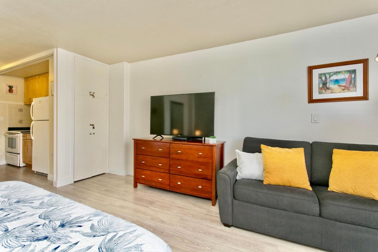 | Marina Oasis Full Kitchen with Laundry and Parking Options