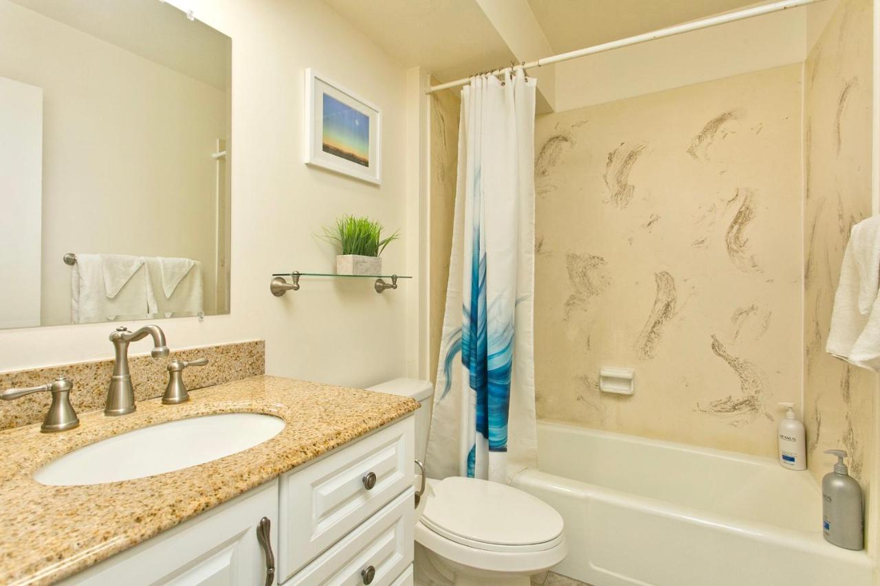 | Marina Oasis Full Kitchen with Laundry and Parking Options
