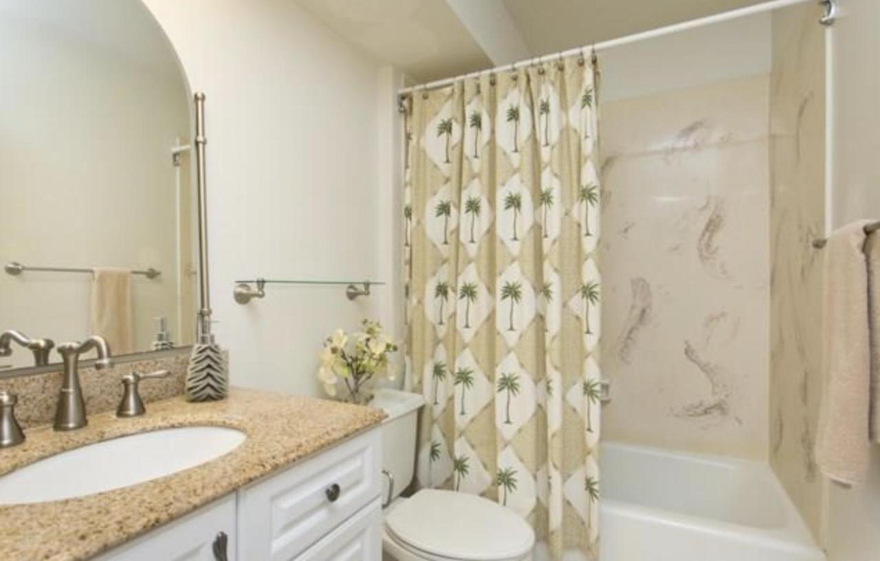  | Marina Oasis Full Kitchen with Laundry and Parking Options
