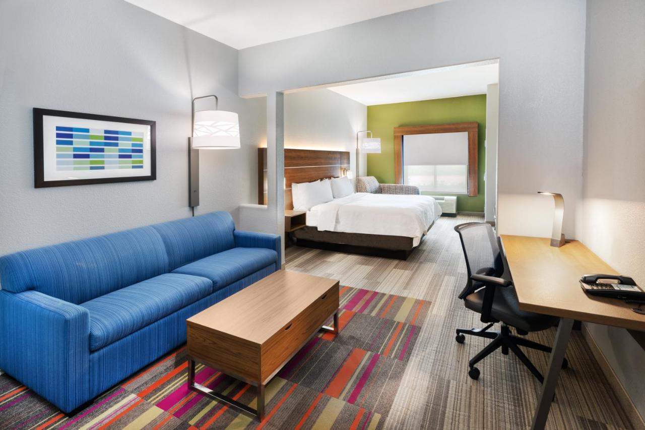 King Suite at Holiday Inn Express & Suites Austin NE - Hutto by IHG
