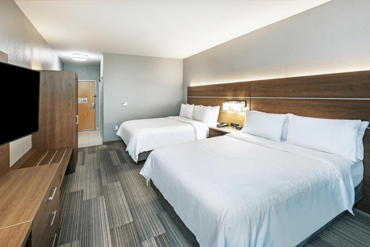 Queen Room with Two Queen Beds at Holiday Inn Express & Suites Austin NE - Hutto by IHG