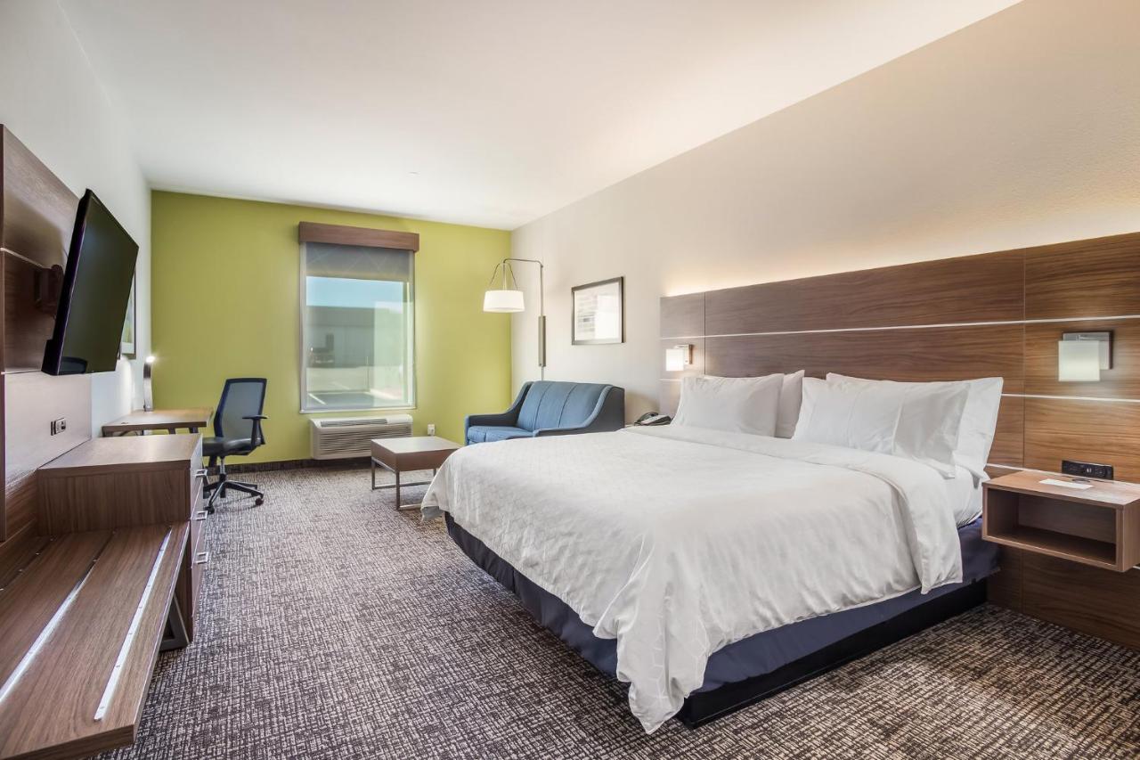 | Holiday Inn Express & Suites Tulsa East - Catoosa, an IHG Hotel