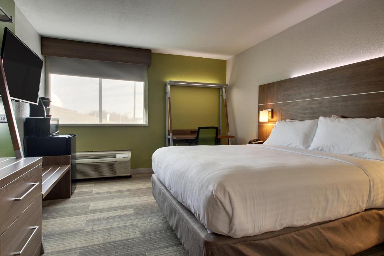 | Holiday Inn Express & Suites Wapakoneta, an IHG Hotel