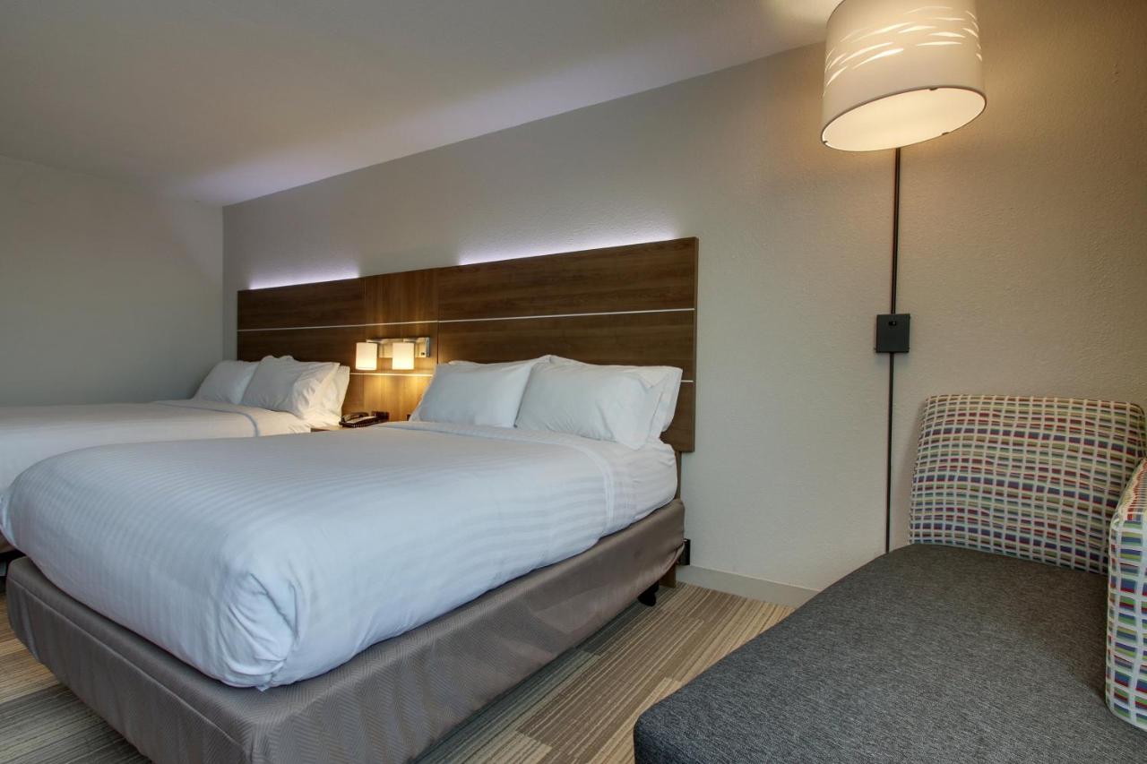 | Holiday Inn Express & Suites Wapakoneta, an IHG Hotel