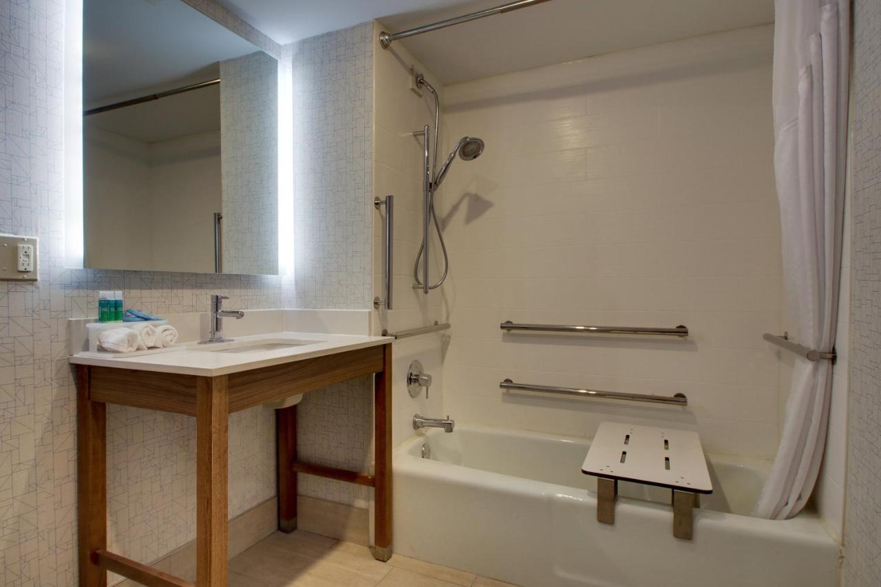 Suite - Disability Access/Hearing Accessible at Holiday Inn Express & Suites Wapakoneta by IHG