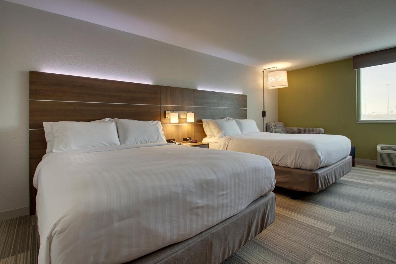 | Holiday Inn Express & Suites Wapakoneta, an IHG Hotel