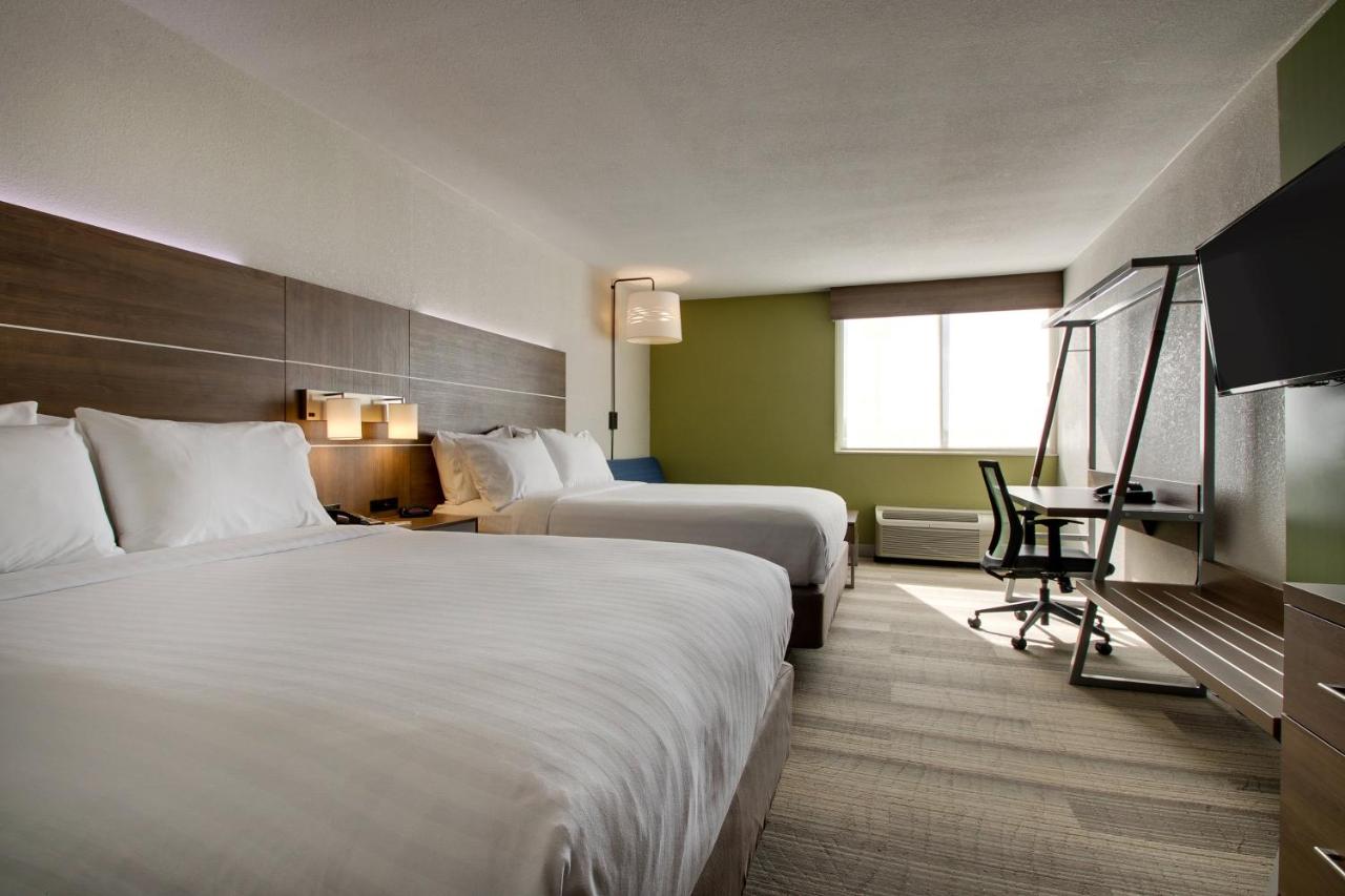 Queen Suite with Two Queen Beds at Holiday Inn Express & Suites Wapakoneta by IHG