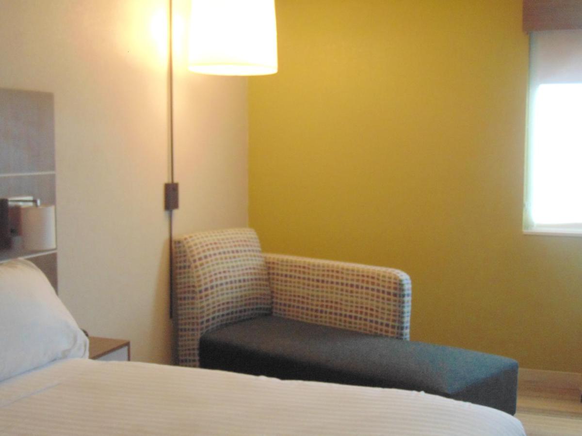 | Holiday Inn Express & Suites Wapakoneta, an IHG Hotel