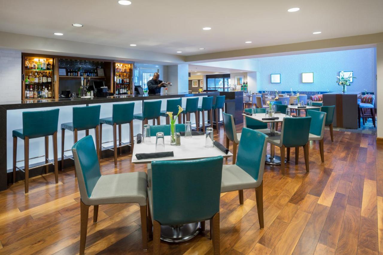 | Holiday Inn Baltimore BWI Airport, an IHG Hotel