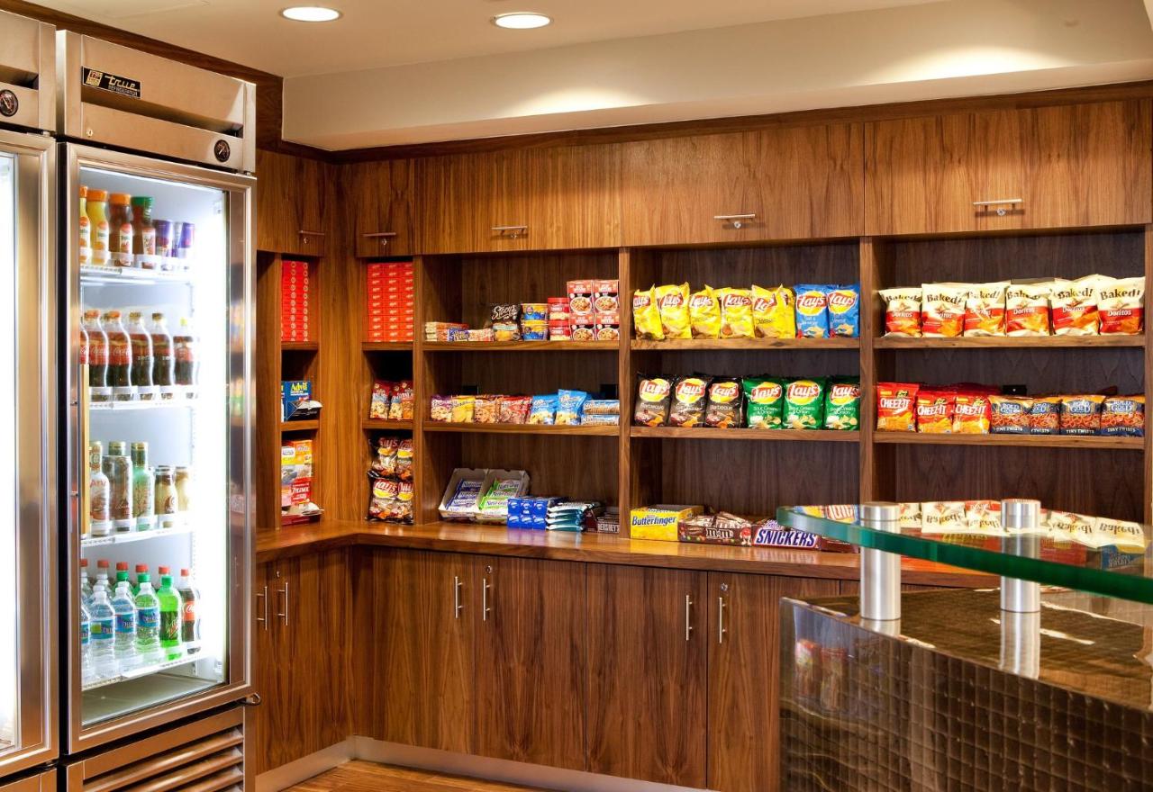 | Holiday Inn Baltimore BWI Airport, an IHG Hotel