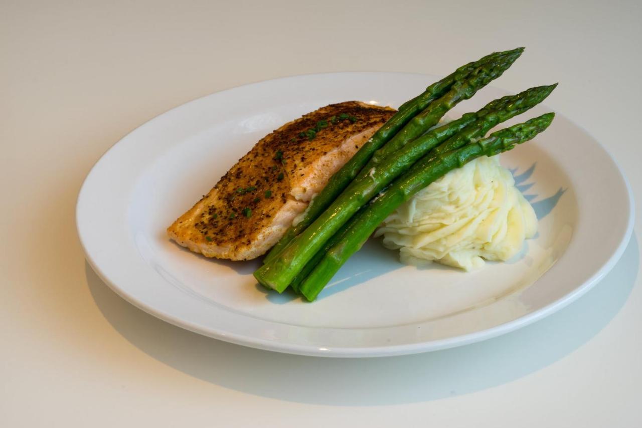 | Holiday Inn Baltimore BWI Airport, an IHG Hotel