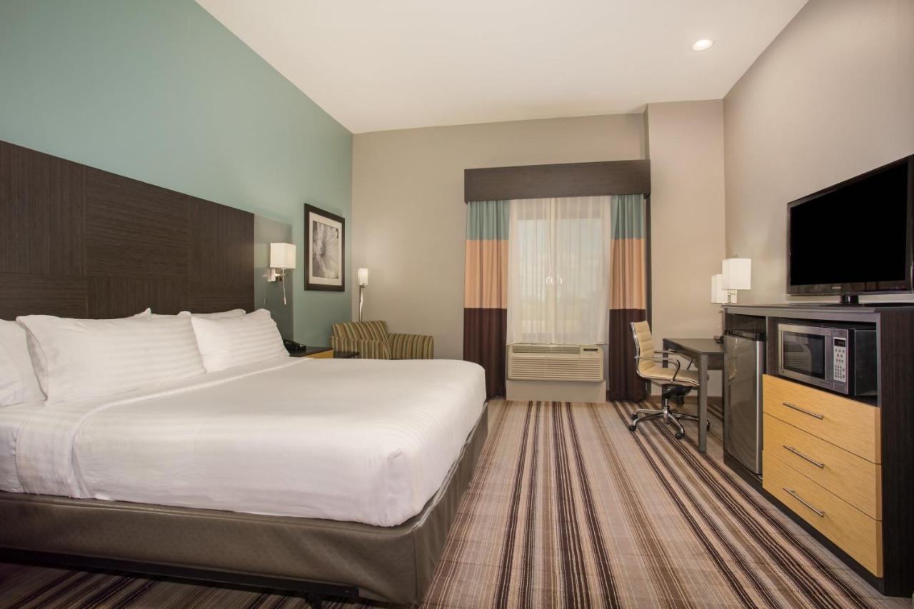 King Room - Mobility Access/Roll in Shower - Non-Smoking at Holiday Inn Express & Suites Amarillo West by IHG