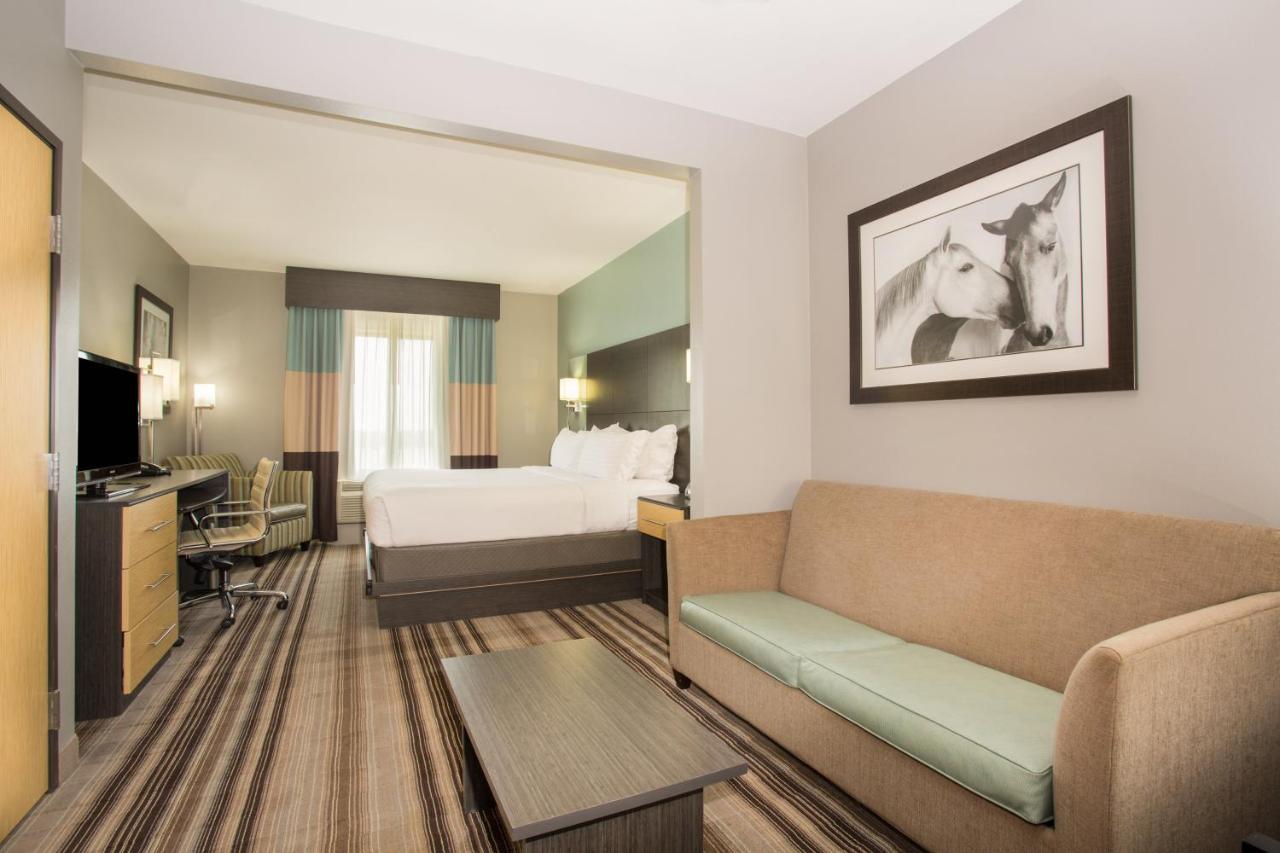 King Suite with Spa Bath at Holiday Inn Express & Suites Amarillo West by IHG