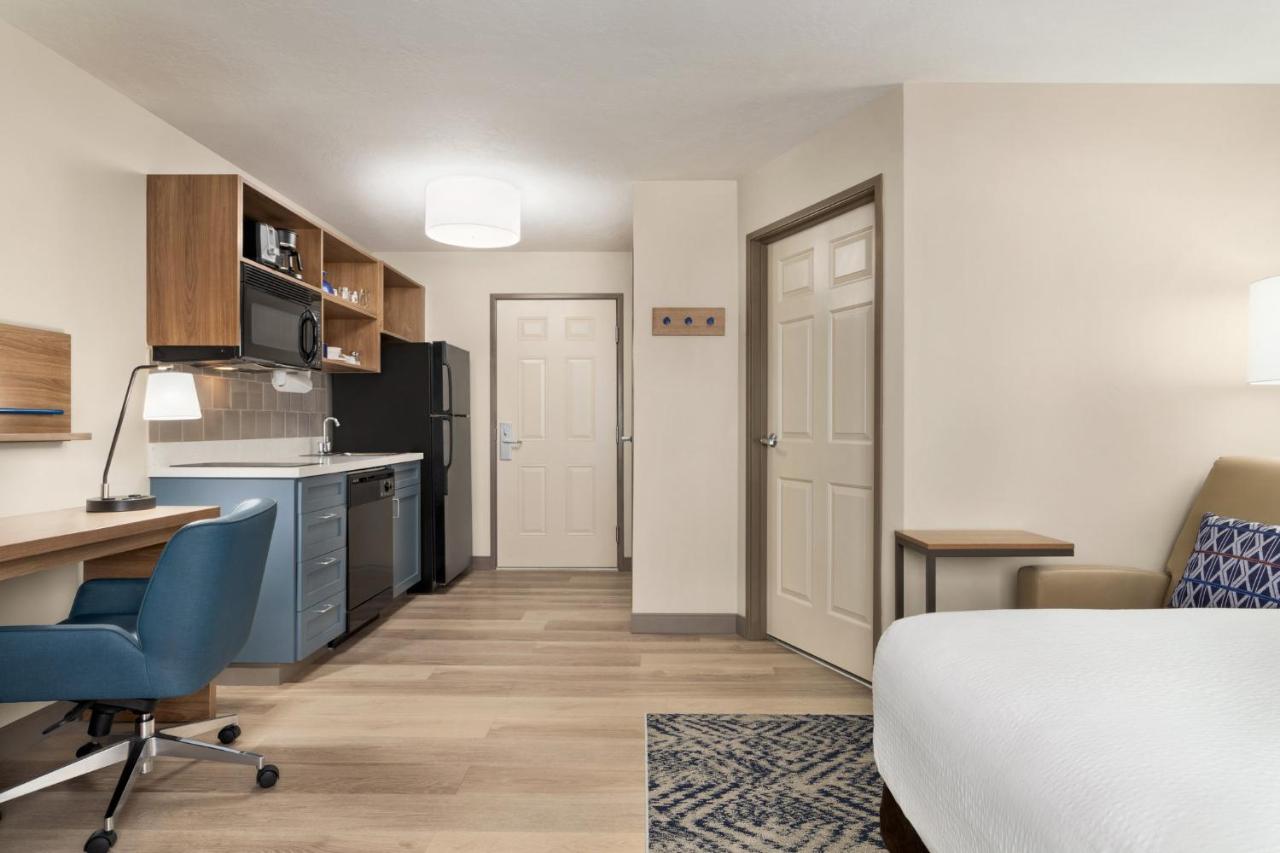 Queen Studio Suite - Disability Access at Candlewood Suites Boise-Meridian, an IHG Hotel