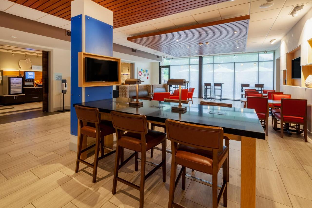 | Holiday Inn Express & Suites Brunswick-Harpers Ferry Area, an IHG Hotel