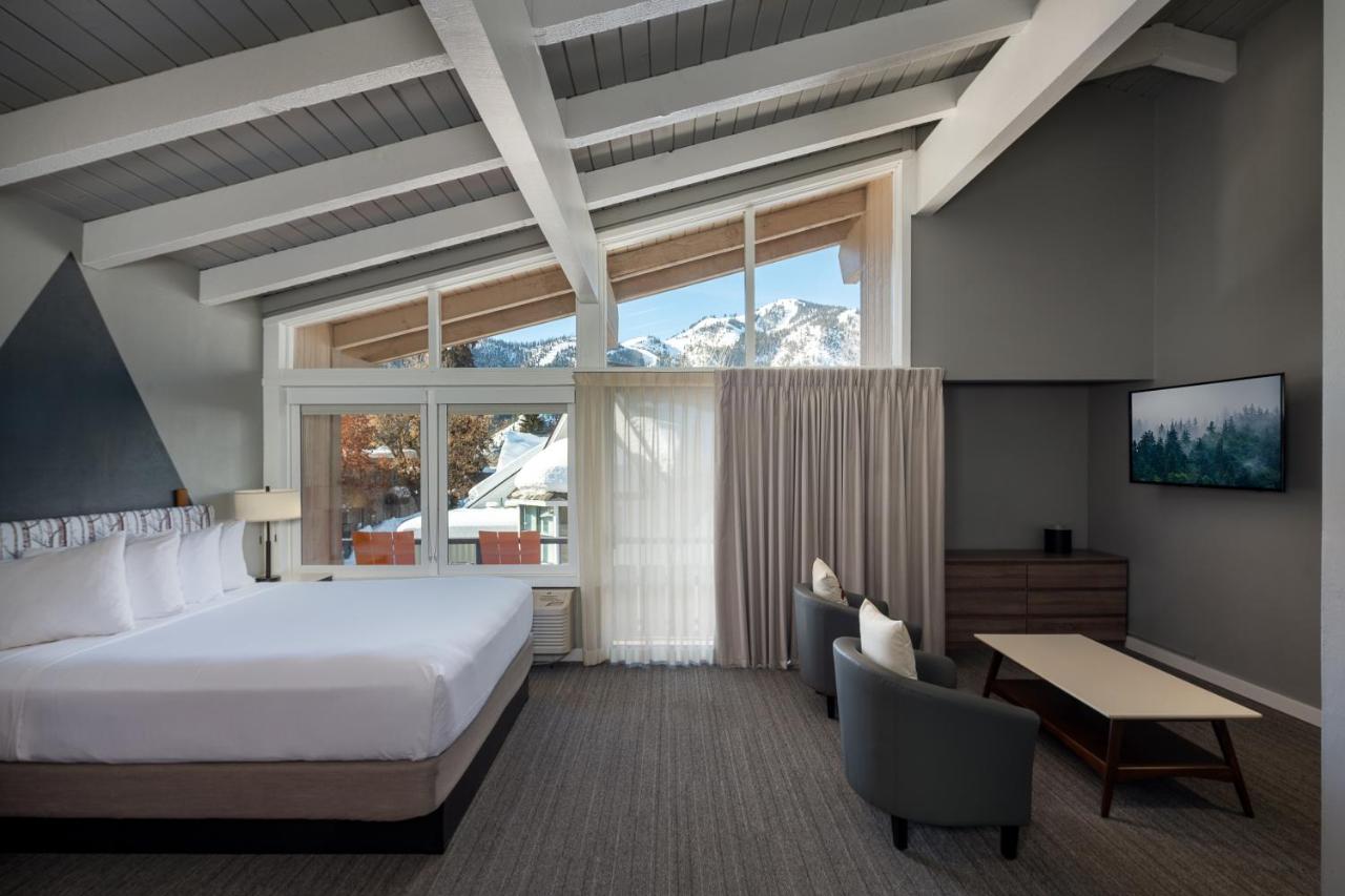 Deluxe King Room at Tamarack Lodge Sun Valley