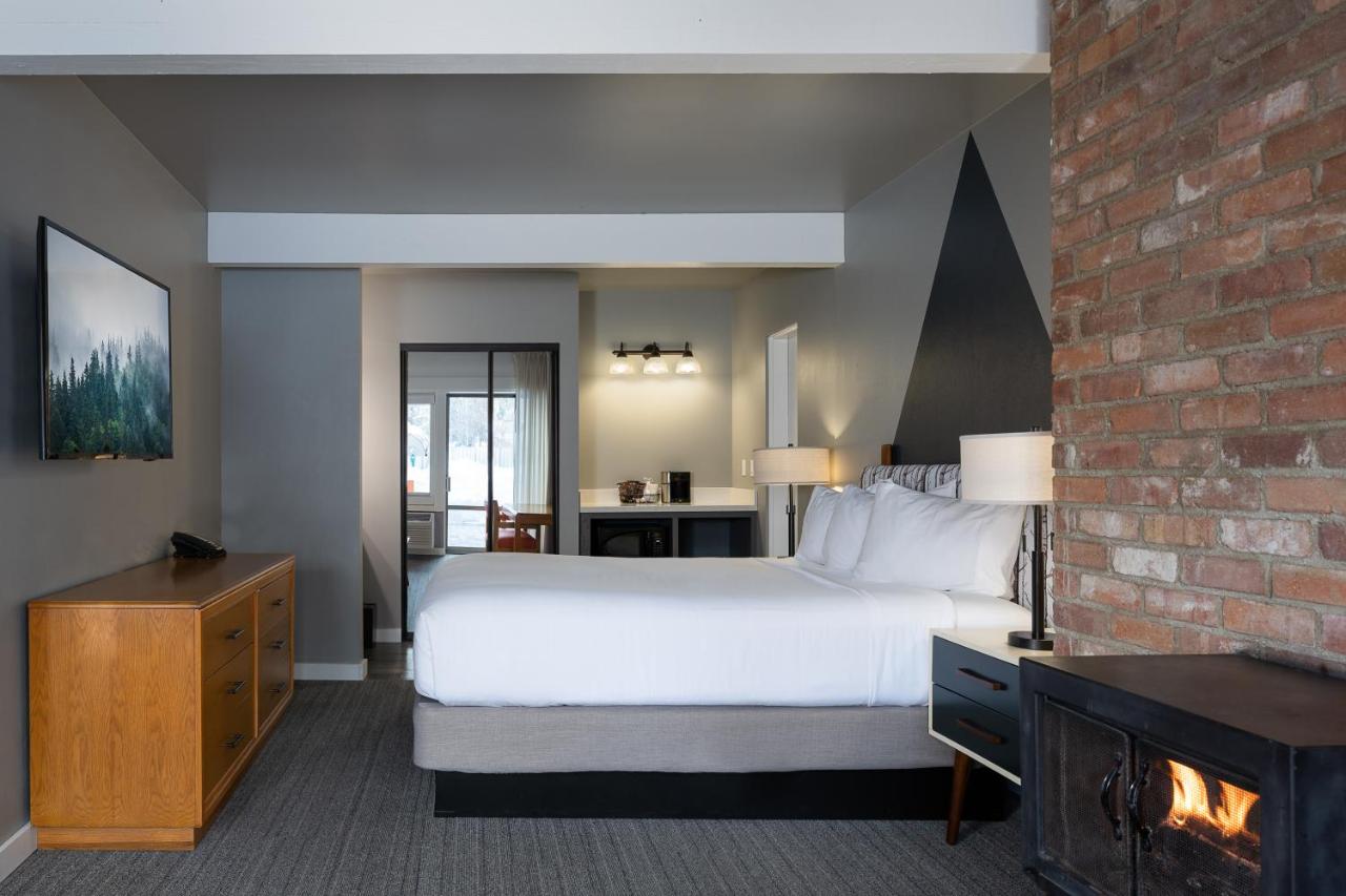 Deluxe King Room at Tamarack Lodge Sun Valley
