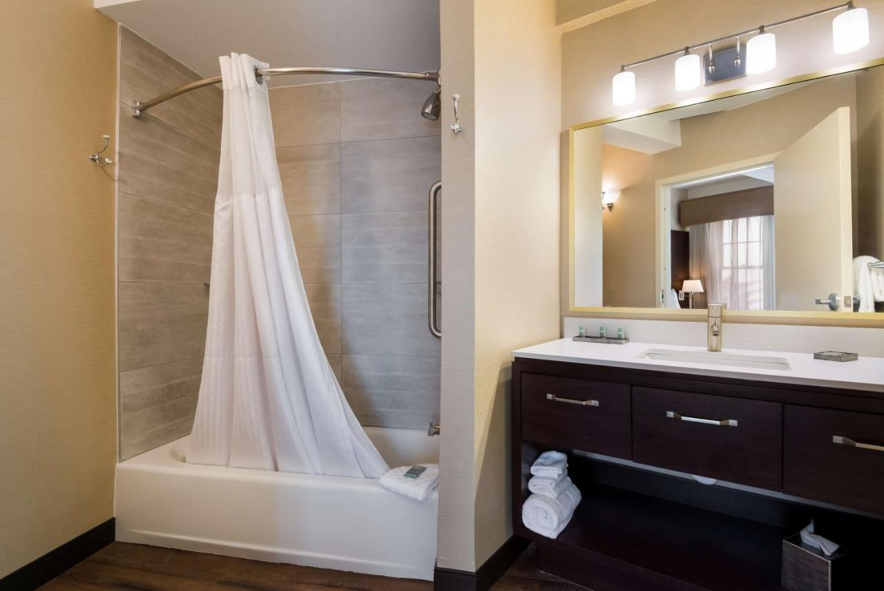 Queen Room with Kitchenette - Non-Smoking at Best Western Syracuse Downtown Hotel and Suites