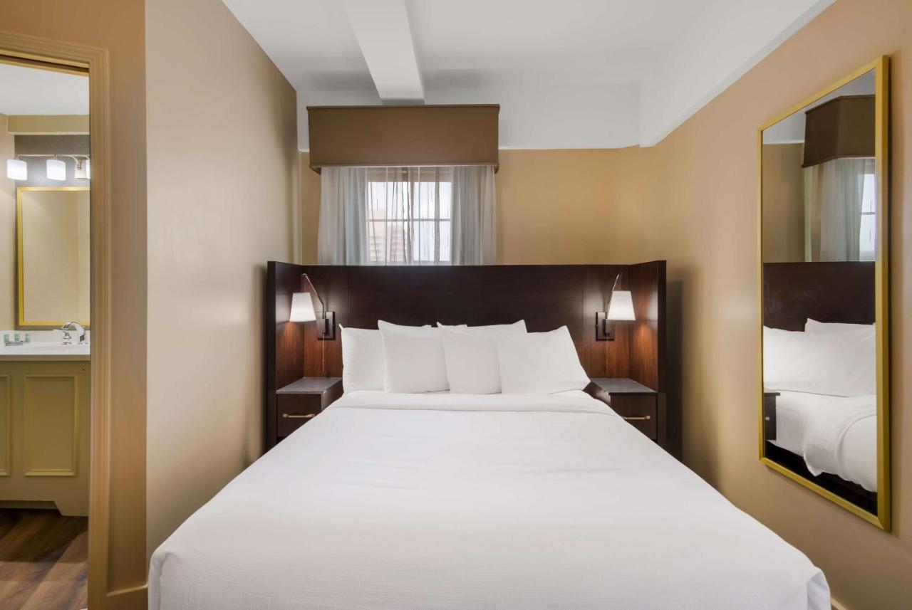 Queen Room at Best Western Syracuse Downtown Hotel and Suites