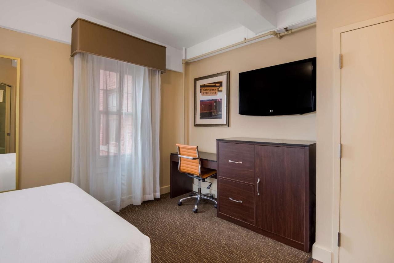 Queen Room at Best Western Syracuse Downtown Hotel and Suites