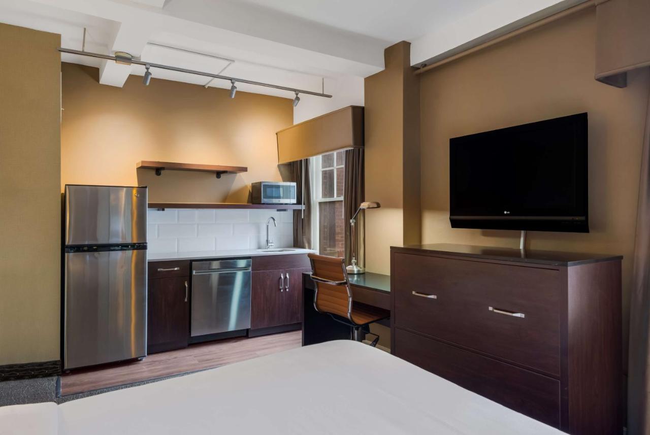Queen Room with Kitchenette - Non-Smoking at Best Western Syracuse Downtown Hotel and Suites