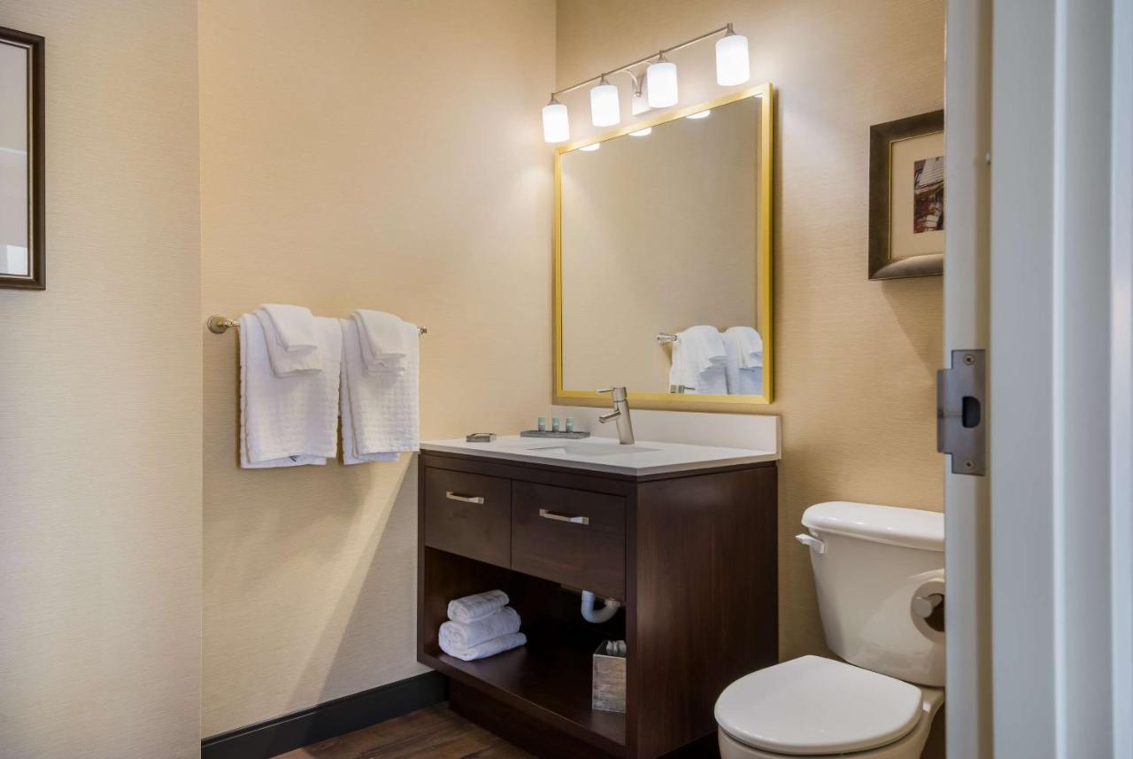 King Suite - Disability Access at Best Western Syracuse Downtown Hotel and Suites