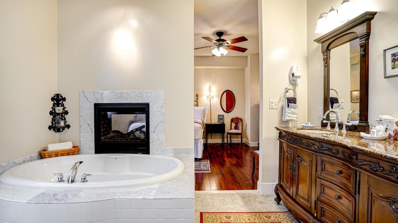 | The River Belle Inn