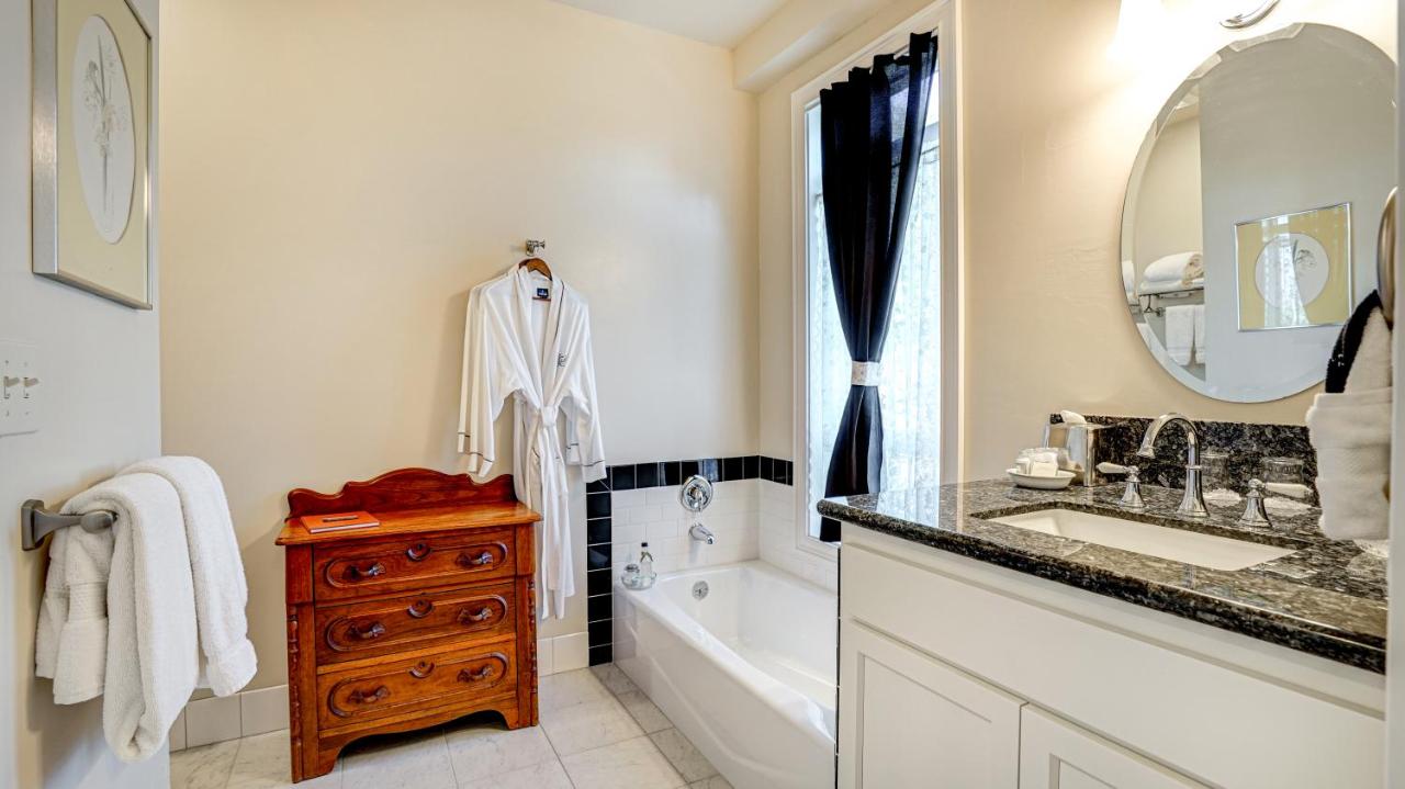 | The River Belle Inn