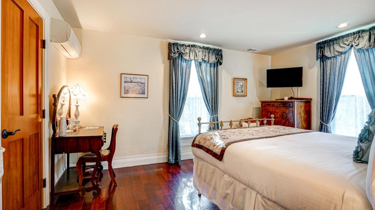 | The River Belle Inn