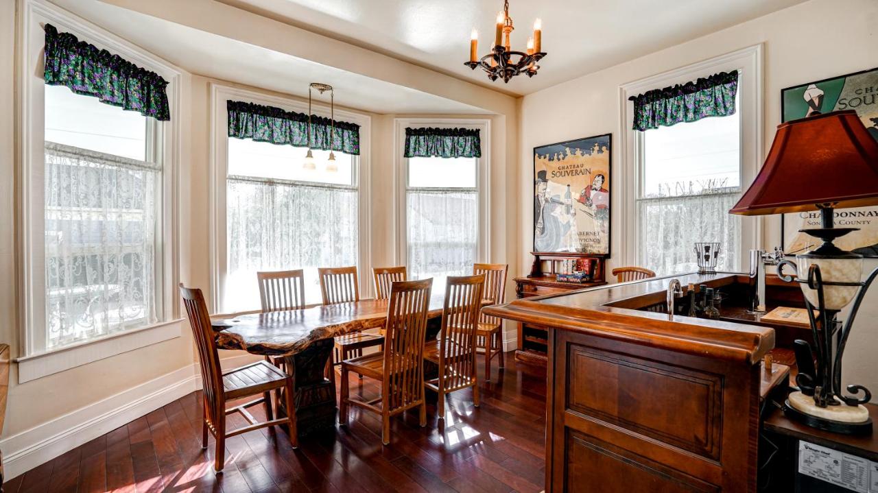 | The River Belle Inn