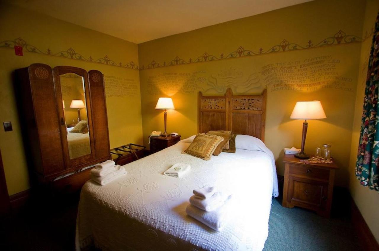 | McMenamins Hotel Oregon