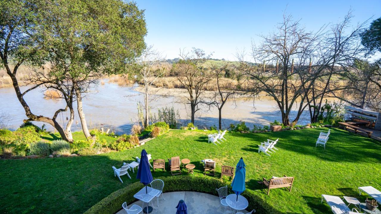 | The River Belle Inn