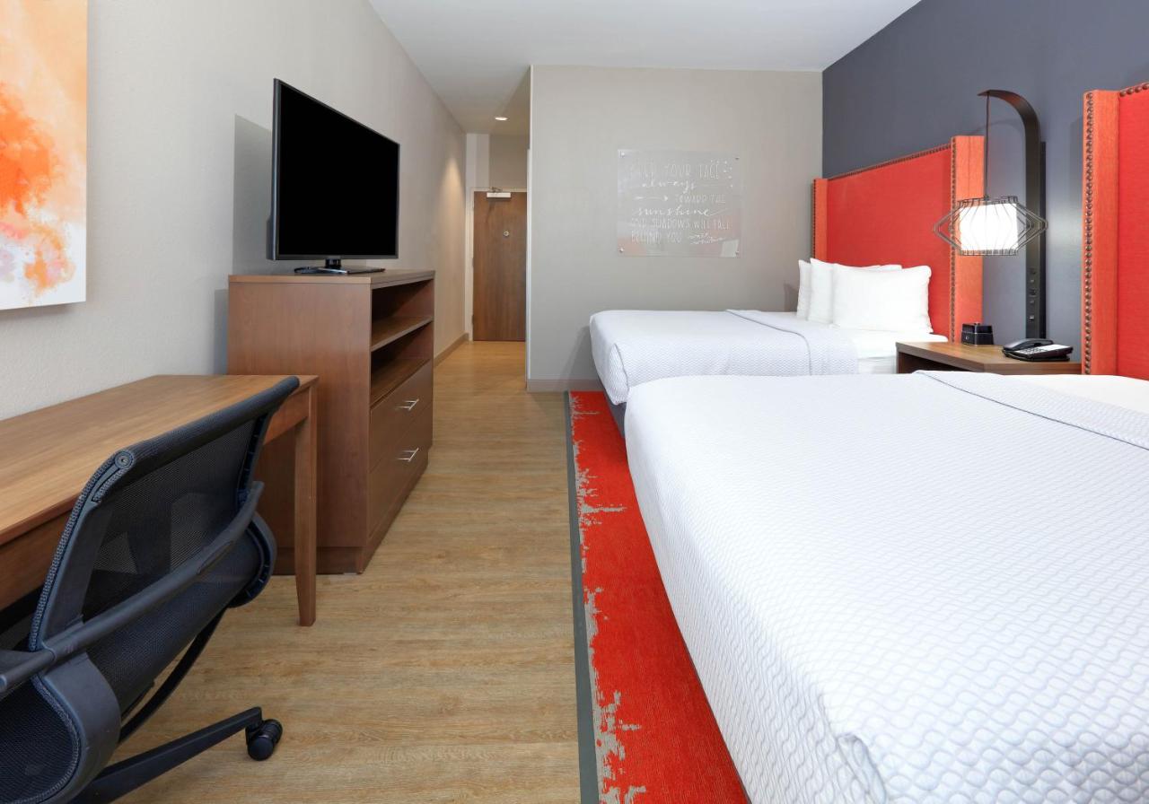 Deluxe Queen Room with Two Queen Beds at La Quinta Inn & Suites by Wyndham Lakeway