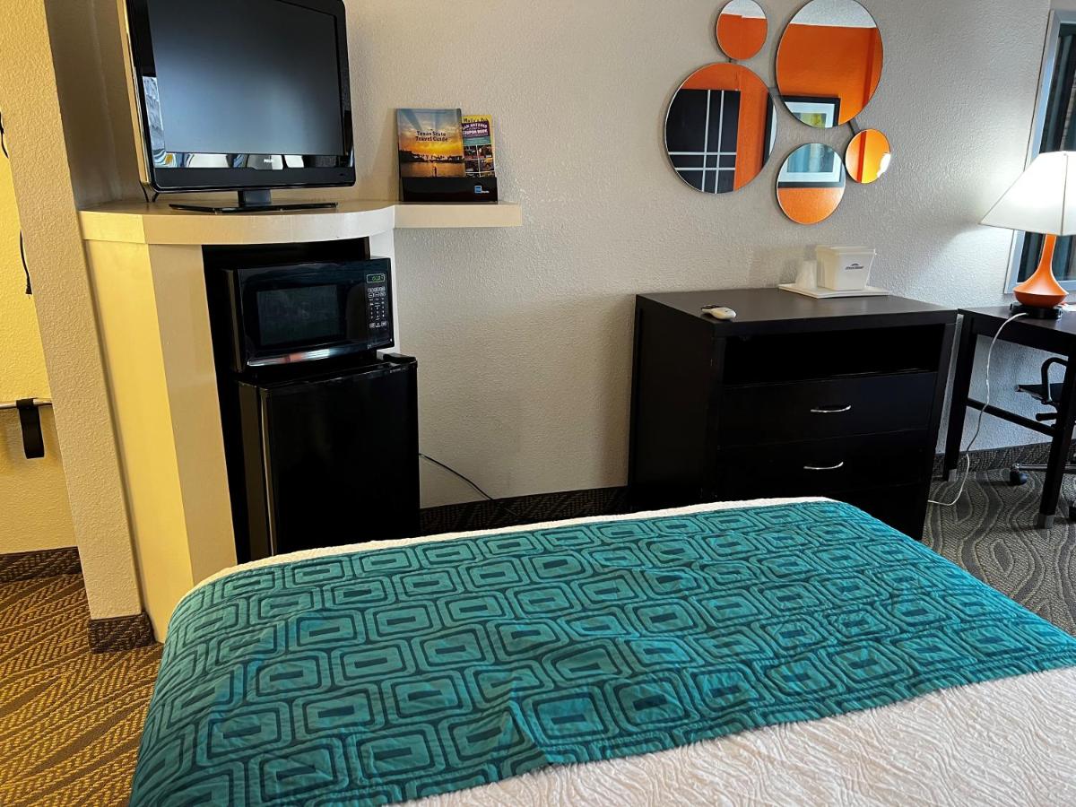 | Howard Johnson Houston Heights - Downtown