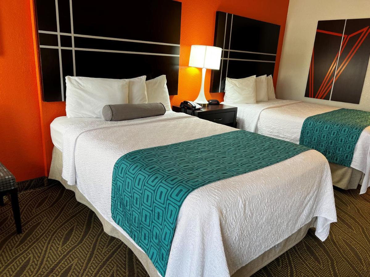 | Howard Johnson Houston Heights - Downtown
